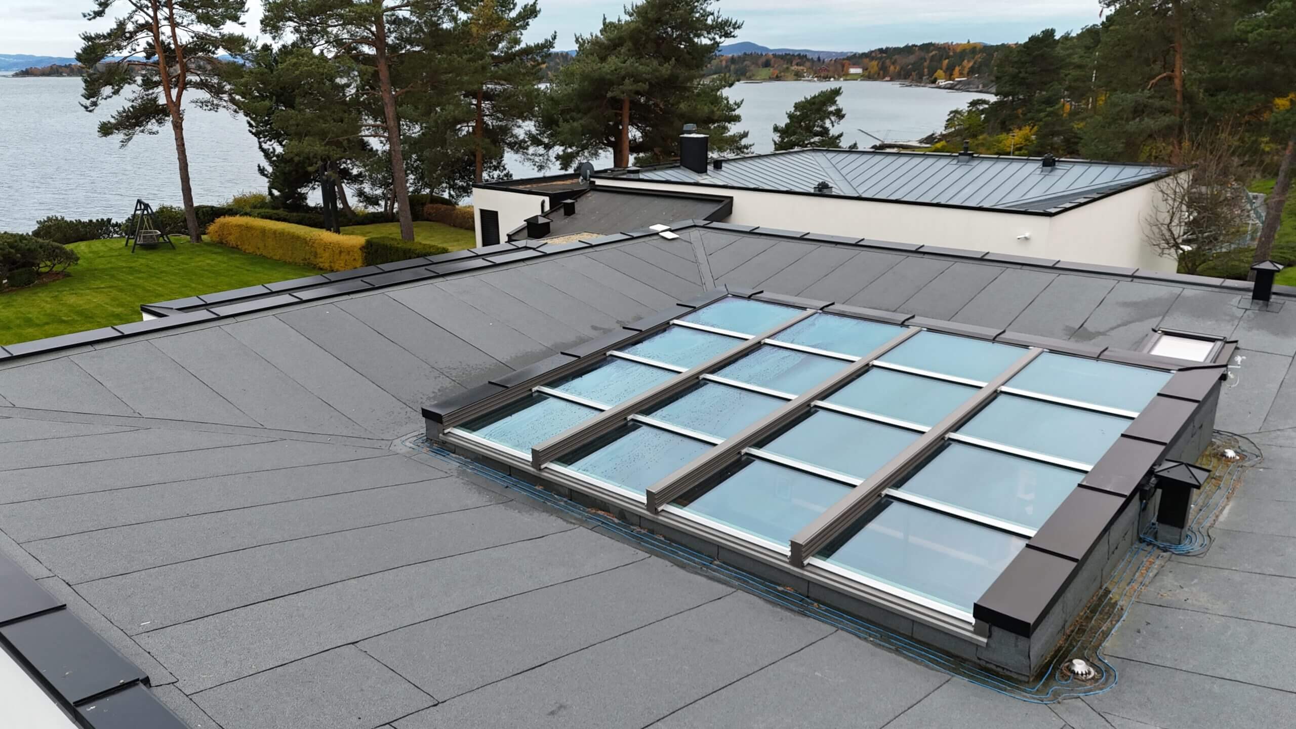 Insulated retractable glass roof viewed from outside in the closed position